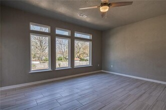 402 E Hemlock St in Rogers, AR - Building Photo - Building Photo