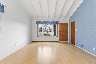 25118 Lehigh St, Unit 3A in Dearborn Heights, MI - Foto de edificio - Building Photo