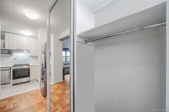 460 E 79th St in New York, NY - Building Photo - Building Photo