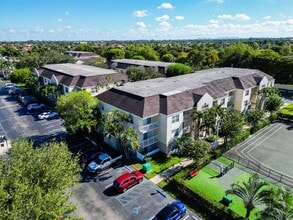 Legacy Palm Gardens in Hialeah, FL - Building Photo - Building Photo