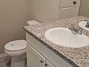 7319 Avila Vis in San Antonio, TX - Foto de edificio - Building Photo