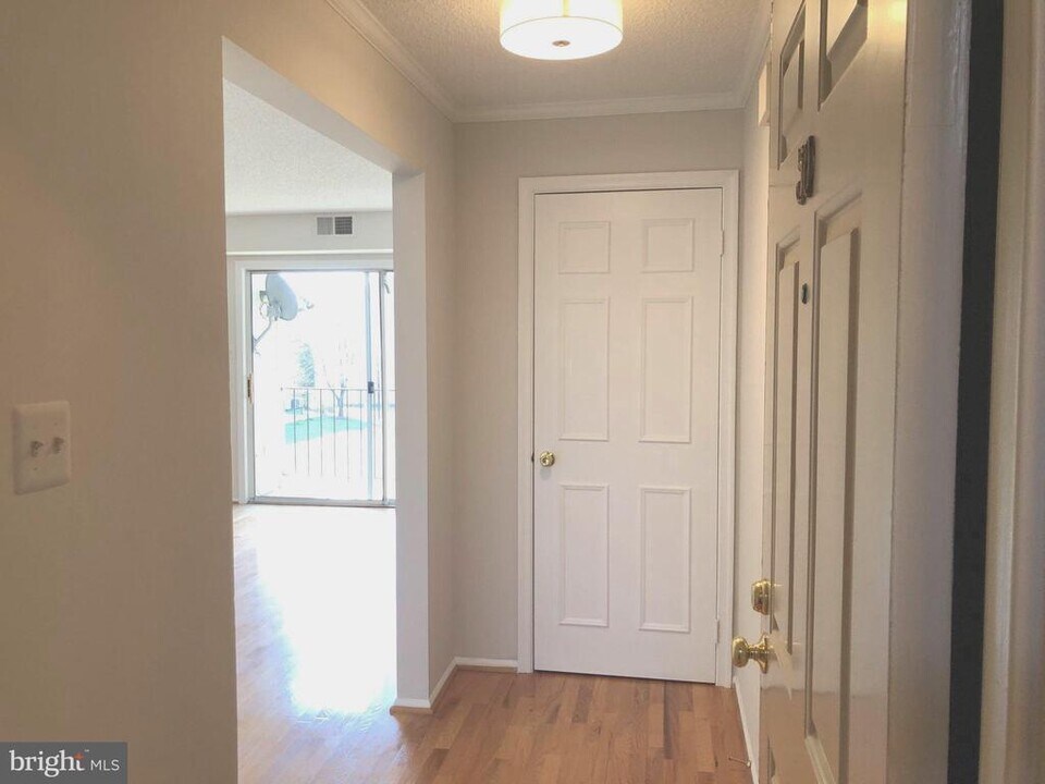 7763 New Providence Dr, Unit 50 in Falls Church, VA - Building Photo