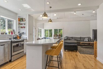 266 Highland Ave in South Portland, ME - Building Photo - Building Photo