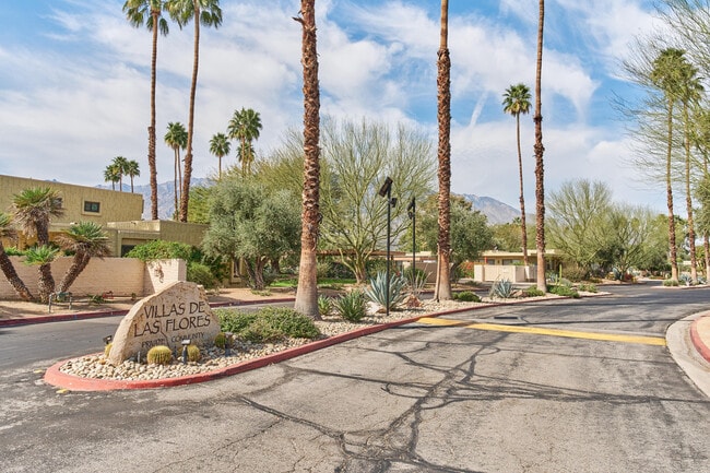 2420 Los Coyotes Dr in Palm Springs, CA - Building Photo - Building Photo