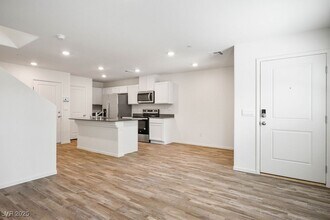 6184 Hibiscus Gdn St in North Las Vegas, NV - Building Photo - Building Photo