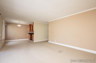 8529 Villa La Jolla Dr in San Diego, CA - Building Photo - Building Photo