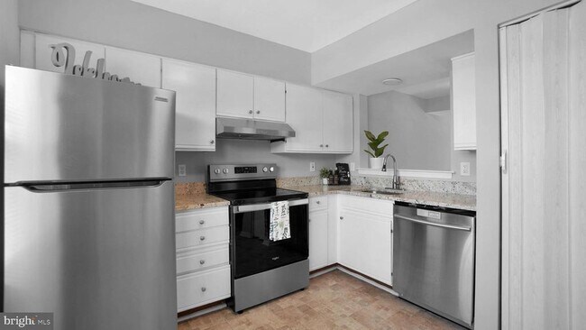 1315 Riverwood Way in Riviera Beach, MD - Building Photo - Building Photo