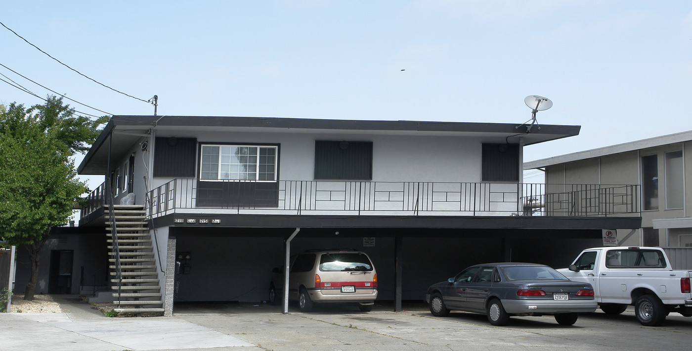 211-213 21 Rondale Ct in Hayward, CA - Building Photo