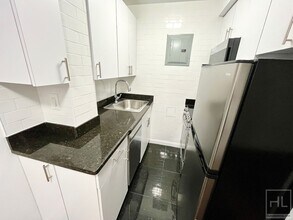 WEST 55 STREET in New York, NY - Building Photo - Building Photo