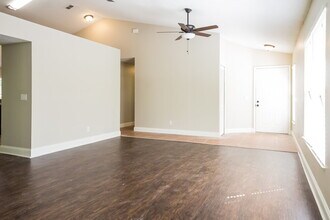 10257 Winding Creek Ln in Orlando, FL - Building Photo - Building Photo