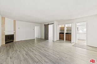 1033 6th St in Santa Monica, CA - Building Photo