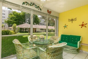 1001 NE 14th Ave in Hallandale Beach, FL - Building Photo