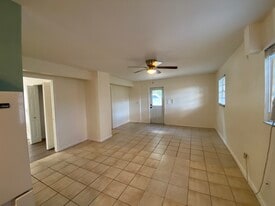 6237 SE Lake Circle Dr, Unit Unit A in Stuart, FL - Building Photo