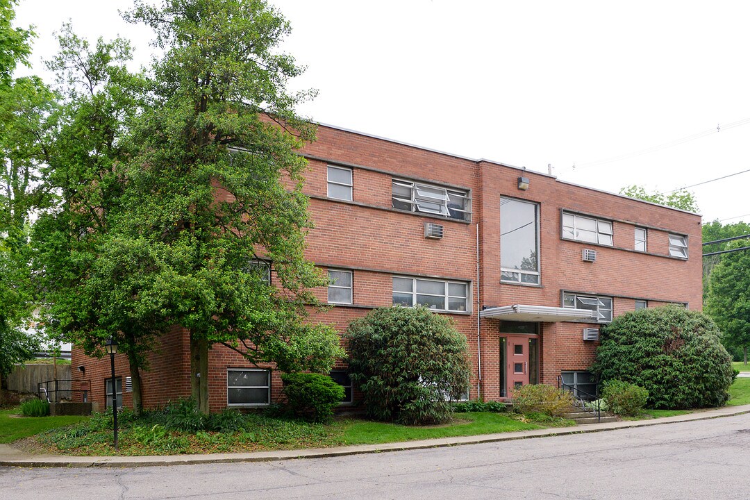 Beech Crown Apartments in Cincinnati, OH - Building Photo