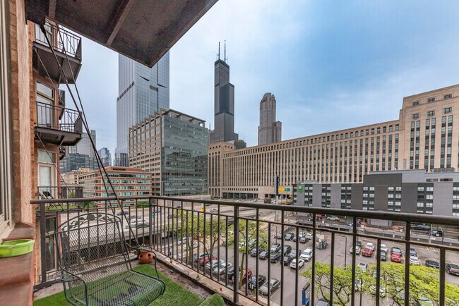 500 S Clinton St, Unit 510 in Chicago, IL - Building Photo - Building Photo