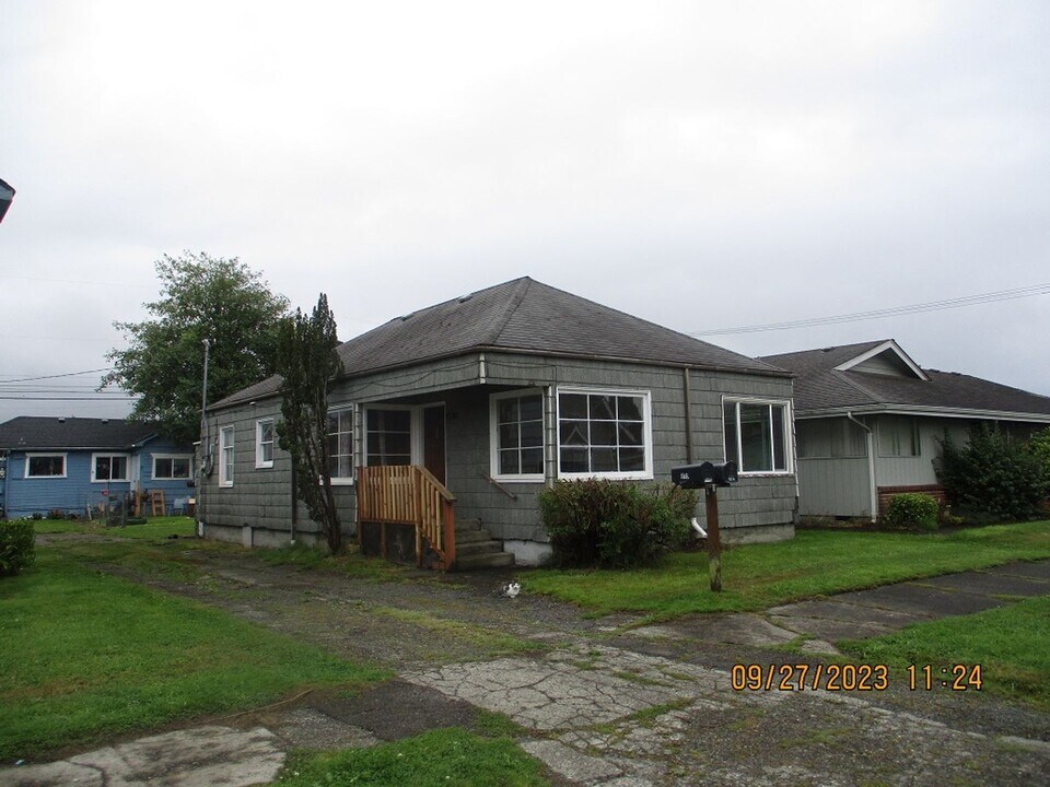 915 W 1st St in Aberdeen, WA - Building Photo