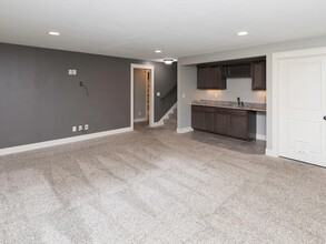 514 NE Elm St in Elkhart, IA - Foto de edificio - Building Photo