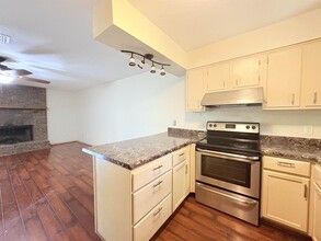 1202 Cross Creek Way in Tallahassee, FL - Building Photo - Building Photo
