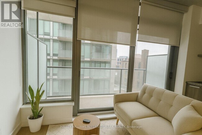 461 Adelaide St W in Toronto, ON - Building Photo - Building Photo