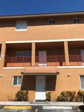 8175 NW 8th St-Unit -A7 in Miami, FL - Foto de edificio - Building Photo