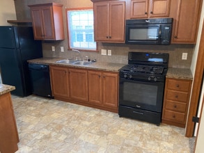 1887 Stafford Ct in Milford, MI - Building Photo - Building Photo