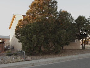 525 Georgene NE in Albuquerque, NM - Foto de edificio - Building Photo