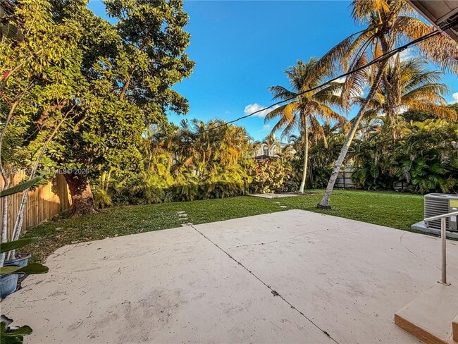 1575 SW 12th Ave in Miami, FL - Building Photo - Building Photo