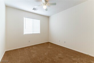 1153 Elam St in Henderson, NV - Foto de edificio - Building Photo