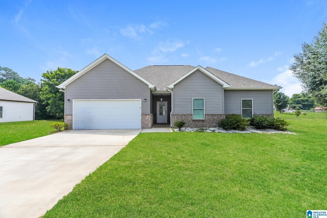 135 Wolf Ln in Parrish, AL - Building Photo