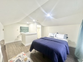 833 C, Unit 201 in Danville, PA - Foto de edificio - Building Photo