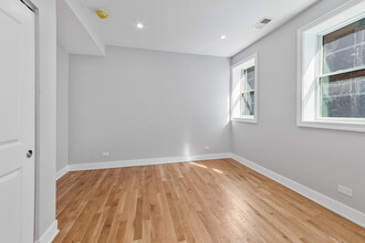 935 W Winona St in Chicago, IL - Foto de edificio - Building Photo