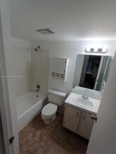 5835 Washington St in Hollywood, FL - Building Photo - Building Photo