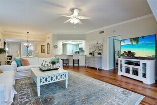 5897 Chanteclair Dr in Naples, FL - Building Photo