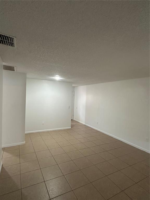 2220 Leo Dr in Auburndale, FL - Foto de edificio - Building Photo