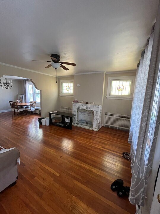 5875 Bartlett St in Pittsburgh, PA - Building Photo