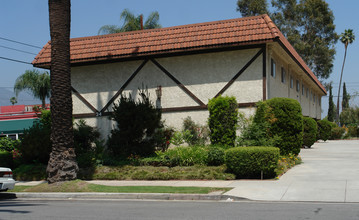 32-34 Greenwood Ave in Pasadena, CA - Building Photo - Building Photo