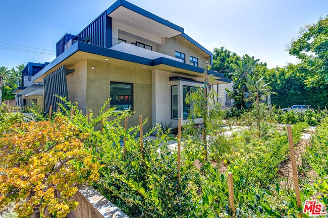 370 N San Vicente Blvd in West Hollywood, CA - Building Photo - Building Photo
