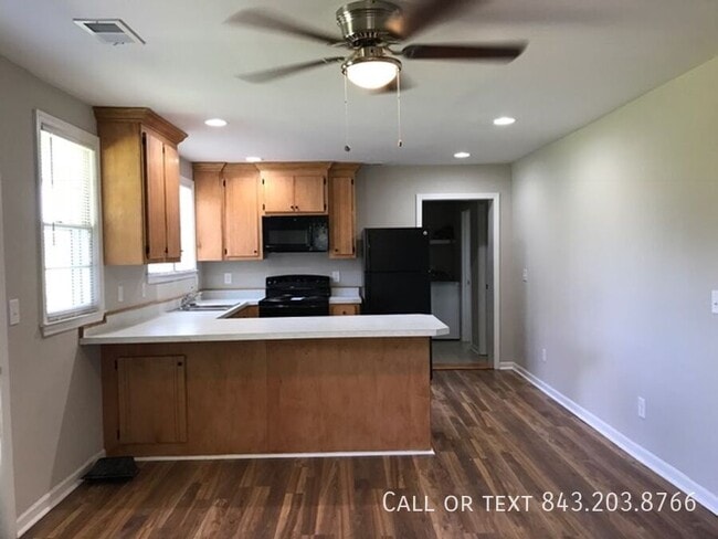 4927 Lincrest Rd in Johns Island, SC - Building Photo - Building Photo