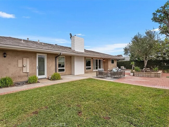 1015 Nottingham Rd in Newport Beach, CA - Building Photo - Building Photo