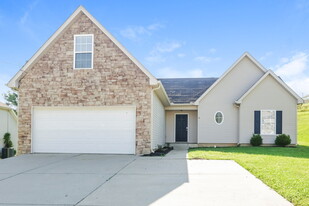 106 Lyndhurst Dr in La Vergne, TN - Building Photo