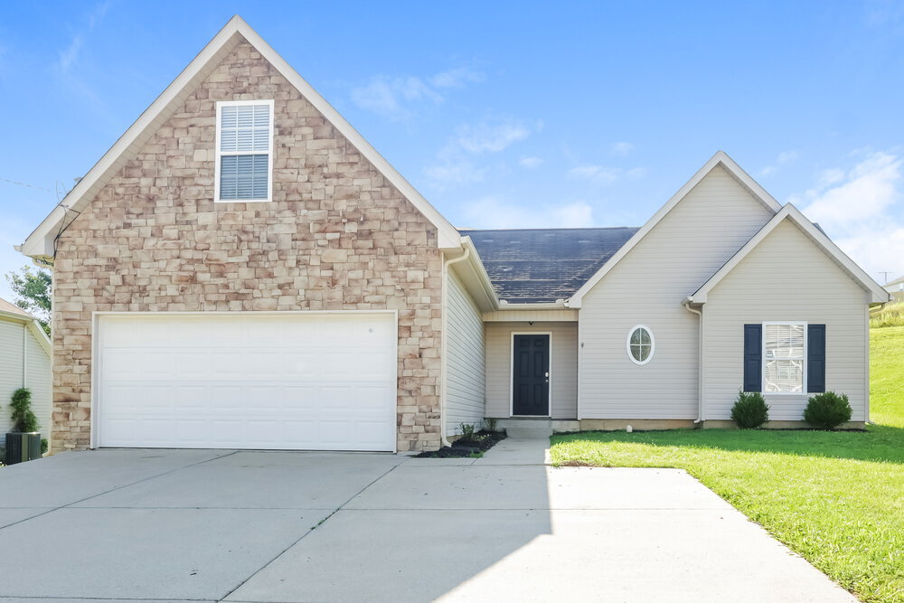106 Lyndhurst Dr in La Vergne, TN - Building Photo