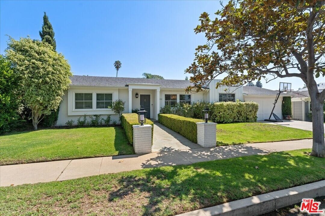 1354 Beckwith Ave in Los Angeles, CA - Building Photo