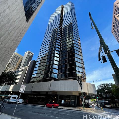 1088 Bishop St in Honolulu, HI - Building Photo - Building Photo