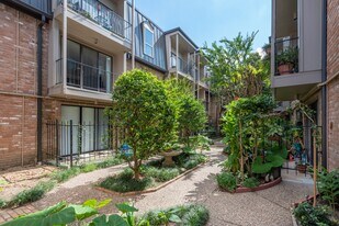 2400 N Braeswood Blvd in Houston, TX - Building Photo