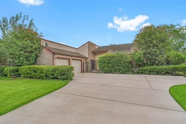 property at 10919 Paulwood Dr