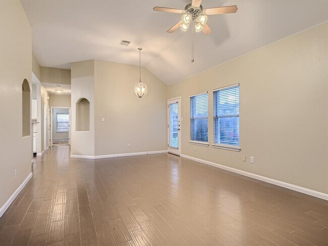 2858 Southampton Way in Round Rock, TX - Building Photo - Building Photo