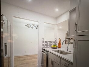 4851 Cedar Springs Rd, Unit 175 in Dallas, TX - Foto de edificio - Building Photo
