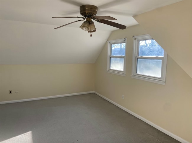 5927 Holland Rd in Rockville, MD - Foto de edificio - Building Photo