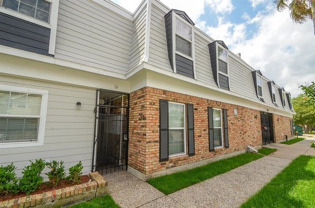 property at 1419 Hawthorne St
