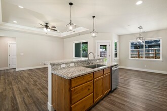 1601 Gate Ln in Paradise, CA - Building Photo - Building Photo